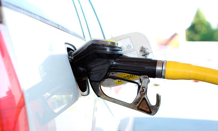 Gasolina: con proyecto de ley tratan de bajarle el precio