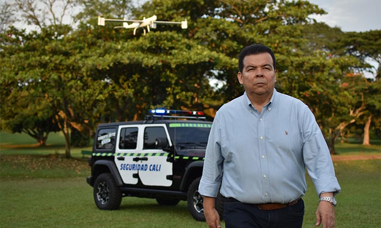 Con carros blindados y drones satelitales, Roberto Ortiz presentó su plan de seguridad para Cali